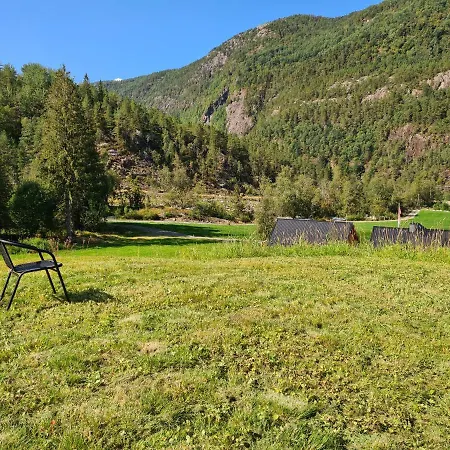 With Bed Linen Incuded Daire